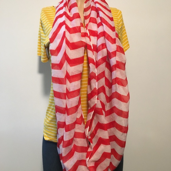 Cross pattern scarf color red and white - Picture 2 of 6